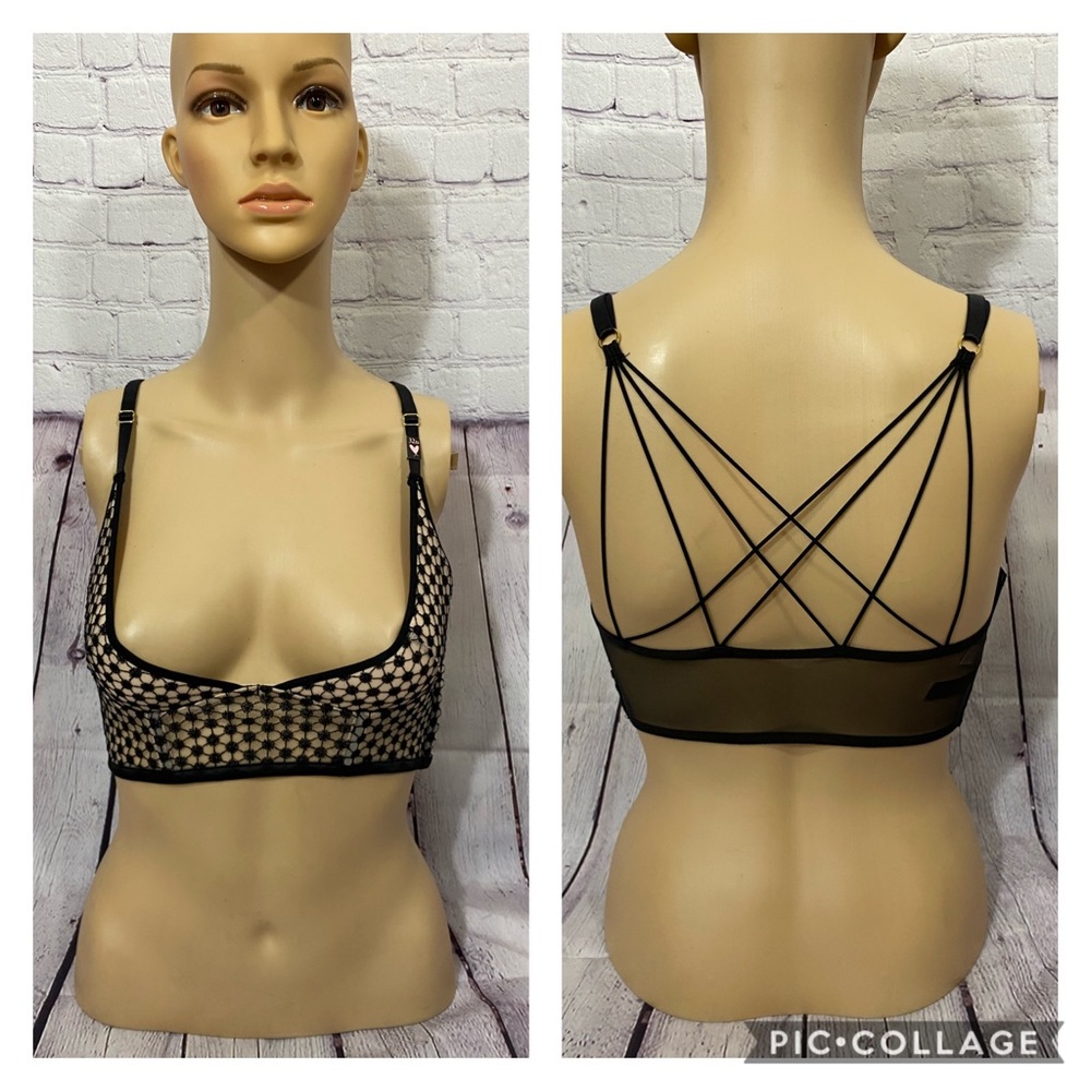 Victoria’s Secret plunging 1/4 cup bra. NWT
